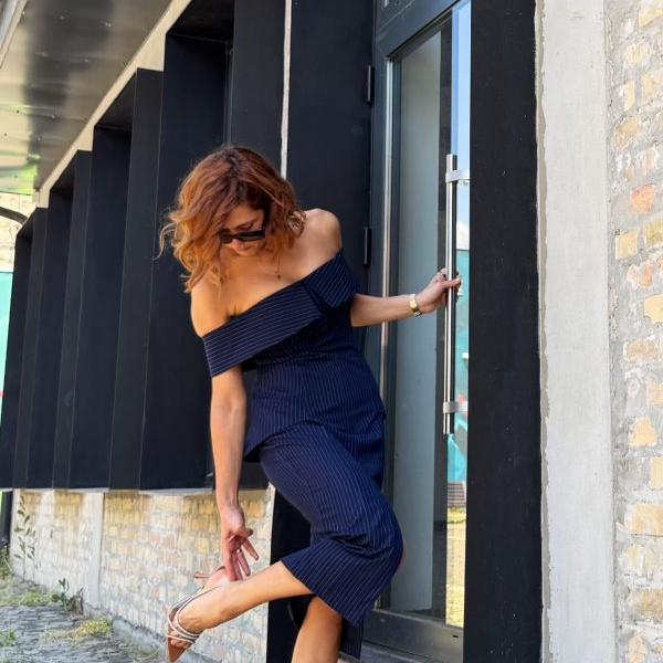 Striped navy haljina