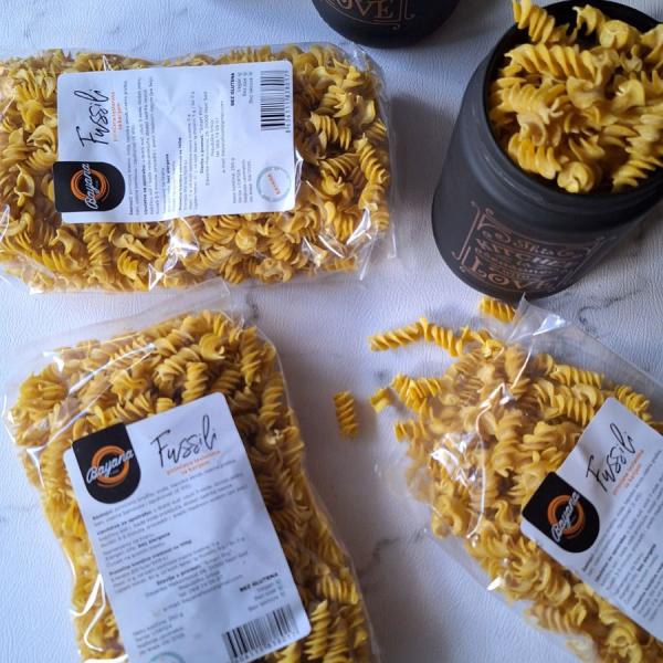 Pirinčana testenina sa karijem