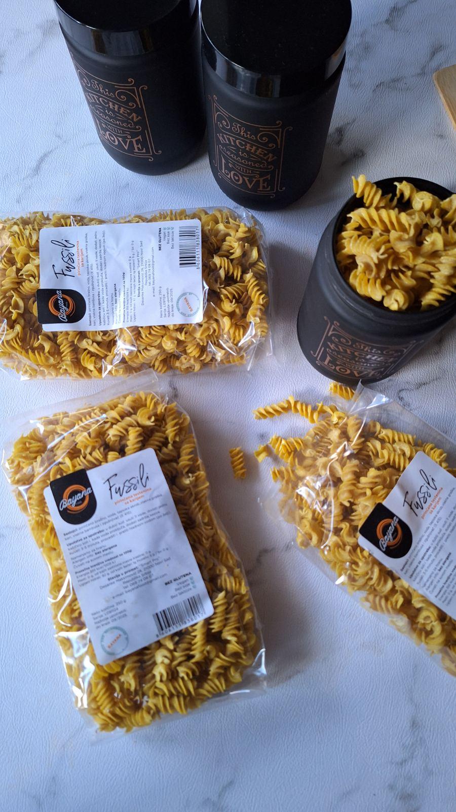 Pirinčana testenina sa karijem